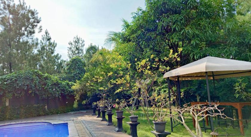 Villa Gathering Yuni Syahla Citaringgul ภายนอก รูปภาพ