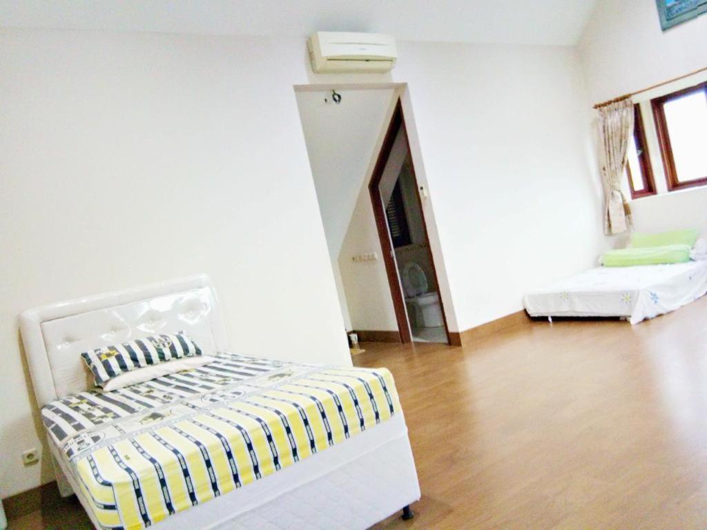 Villa Gathering Yuni Syahla Citaringgul ภายนอก รูปภาพ