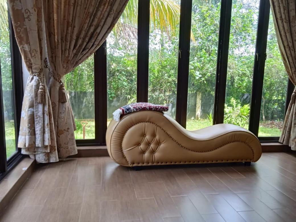 Villa Gathering Yuni Syahla Citaringgul ภายนอก รูปภาพ