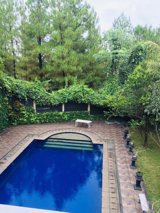 Villa Gathering Yuni Syahla Citaringgul ภายนอก รูปภาพ