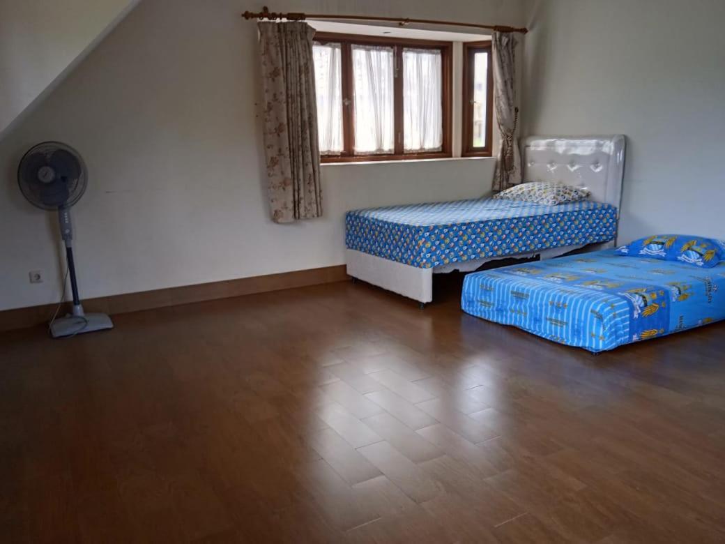 Villa Gathering Yuni Syahla Citaringgul ภายนอก รูปภาพ