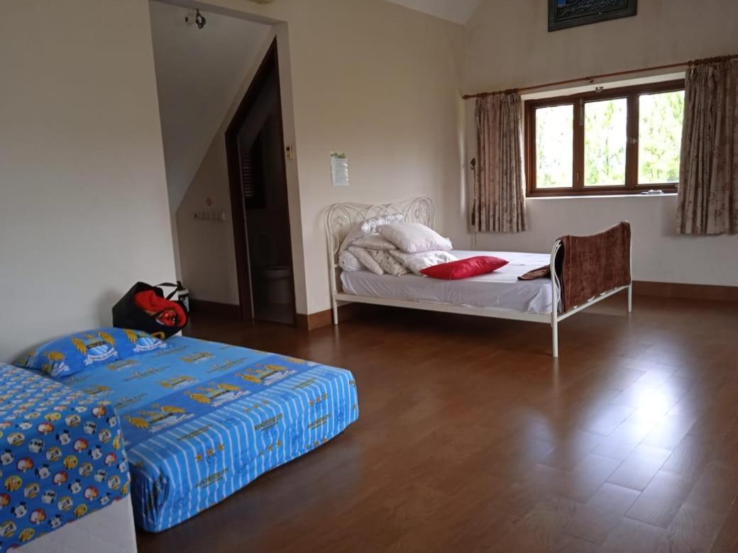 Villa Gathering Yuni Syahla Citaringgul ภายนอก รูปภาพ
